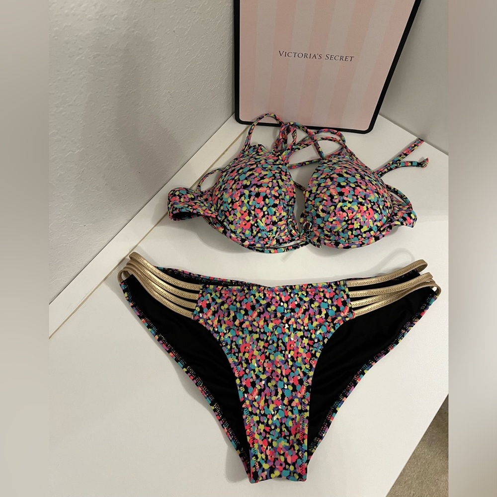 Victoria’s Secret 👙Bundle cover up bathing suits 👙 & Tote Bag & Bonus Buy👒🎁